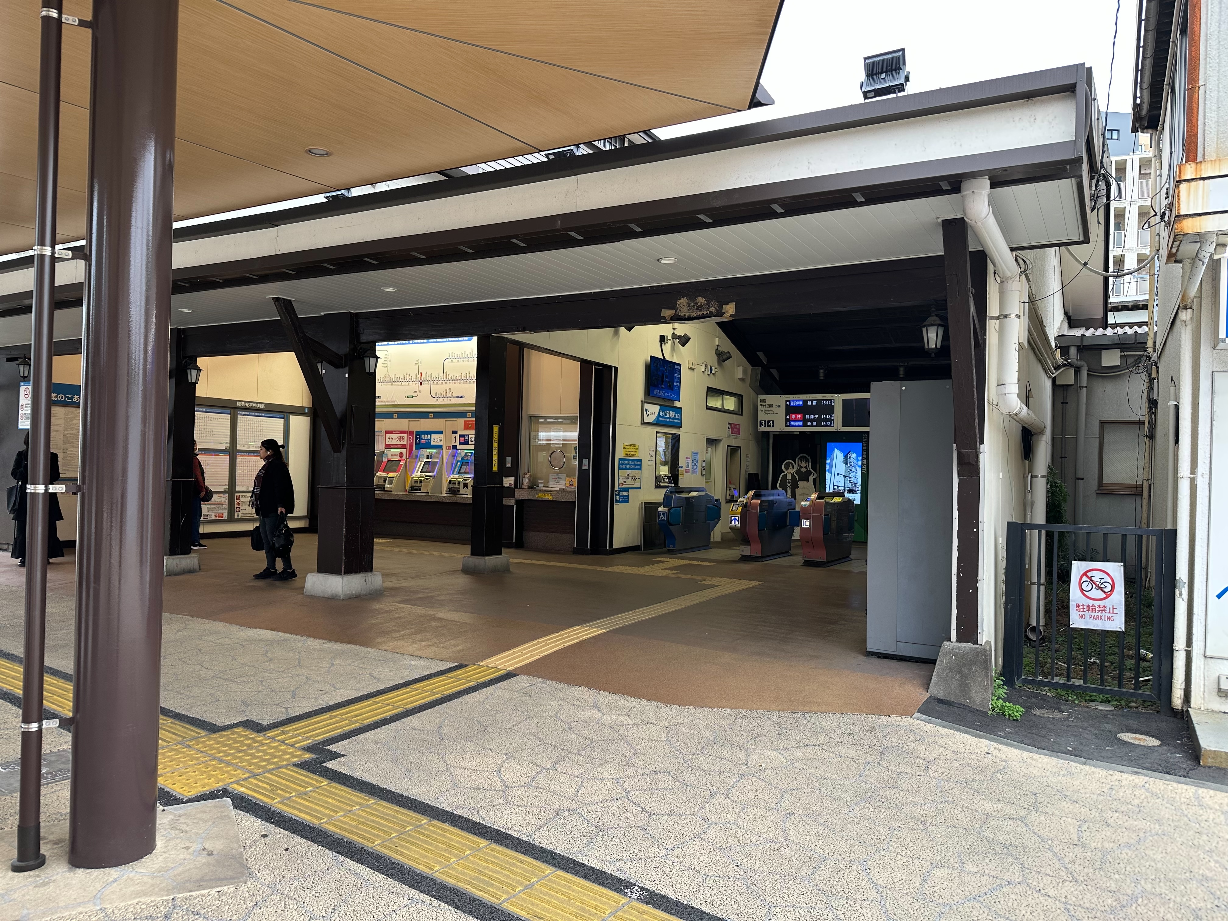 向ヶ丘遊園駅の北口を出て、左へ進みます